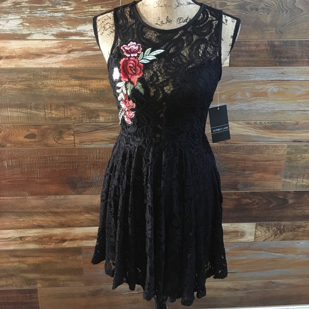 NWT Black stretch lace hi low dress